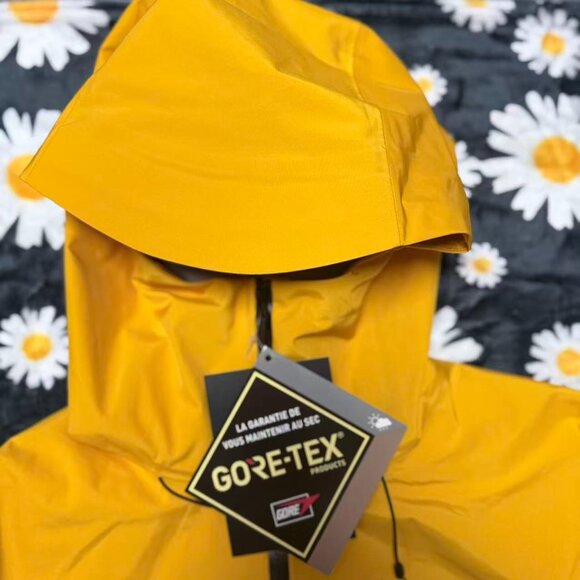 Arc'teryx Yellow Gore-Tex Hooded Jacket, Size M. - Picture 9 of 10